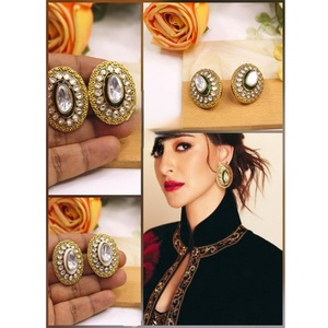 Pendientes de Botón Elegantes con Acabado Dorado de Alta Calidad, con Piedras Decorativas, para Bodas y Fiestas, Colecciones para Mujeres y Niñas - Product Image 1