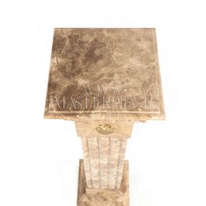 Columna de Pedestal de Mármol Beige Clásica y Elegante con Adornos de Latón para Exhibición de Esculturas y Jarrones de Flores - Product Image 3