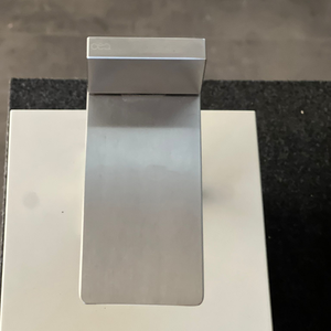 Robinet de lavabo mural CEA Design BAR30S en acier inoxydable à levier unique avec bec cylindrique - Product Image 2