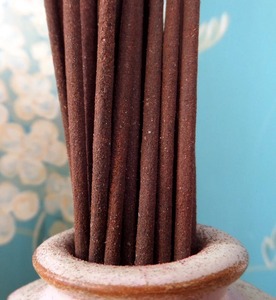 Incienso de Flores Secas Premium de 9 Pulgadas, 20 Varillas con Fragancia Floral de Sándalo, Experiencia de Puja Especial de Larga Duración de la India - Product Image 2