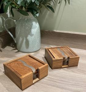 Sous-verres en bois d'acacia en résine vague dans le support Sous-verres en bois faits à la main Boissons chaudes et boissons froides Décor à la maison unique Dessous de verre en noyer - Product Image 1