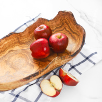 Handgemaakte ecovriendelijke rustieke Tunesische olijfhouten keukengerei premium ArtisRaw fruitschaal mandje kartonnen verpakking gemaakt in Tunesië