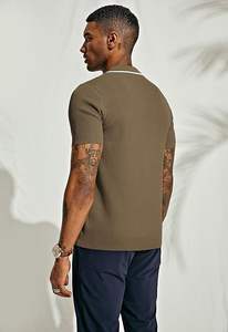 เสื้อโปโลผู้ชายพิมพ์ลายปักโลโก้ตามสั่ง ไซส์ใหญ่ สไตล์ลำลอง แขนสั้น สำหรับกอล์ฟ แห้งเร็ว ระบายอากาศได้ดี ผลิตจากผ้าฝ้าย/ใยไผ่ - Product Image 2