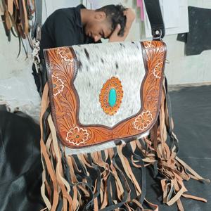 Sac à bandoulière en cuir de vachette avec franges et pompons de style occidental de luxe, sac à main personnalisé pour l'automne, prêt à être expédié - Product Image 6