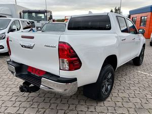 Toyota Hilux 2023 Sièges en cuir GCC Essence/Gaz AWD d'occasion Pneu R20 ACC Main droite Aspire Toyota Land Prado Cruiser Origine japonaise - Product Image 2