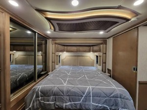 Camping-car NEATLY USED 2020 N-E-W-M-A-R RV K-O-U-N-T-R-Y STAR 3717, prêt à la vente. - Product Image 2
