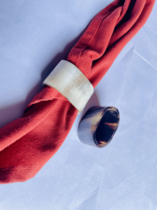 Anillo para Servilletas Hecho a Mano con Cuerno por ARTWORK MAESTRO INDIAN - Decoración para Comedor - Product Image 2