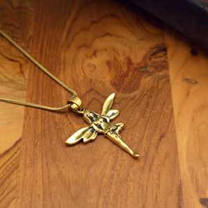 Colgante bohemio de latón con diseño dorado de Hada de hadas con cadena, joyería colgante de diseñador de alas angulares para ella - Product Image 3