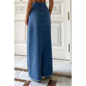 Jupe longue en jean délavé LUSTRIN pour femme - Jupe en jean bleu marine taille haute décontractée et moderne pour les détaillants de boutiques (vente en gros) - Product Image 2