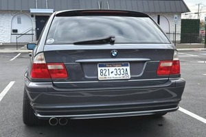 BMW 325i Coupé 2024 d'occasion, Dark Turbo R15, cuir, performance pratique, SmartFamilyDrive, style EuroWagon, à vendre - Product Image 4