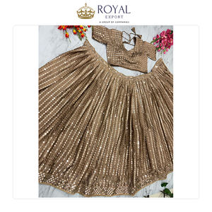 Lehenga choli ชุดแต่งงานสไตล์ดั้งเดิมผ้าไหมพร้อมงานปักสำหรับผู้หญิง - Product Image 2