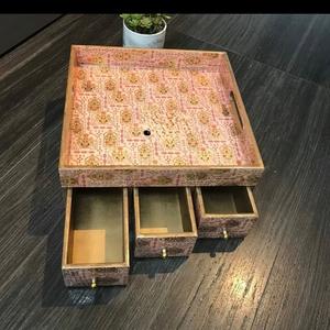 Elegante bandeja de café con acento de madera con diseño de Meena, bandeja de servicio elegante para bebidas, vajilla de comida para cocina, sala de estar diaria - Product Image 1