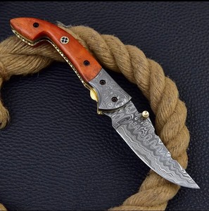 Couteau de poche pliant de survie de chasse tactique de poignée en aluminium de lame colorée portative de nouveau Design pour le camping extérieur - Product Image 4