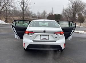 Meilleur prix 2026 pour SE FWD Sedan Automatique Essence/Essence Émissions Euro V Intérieur foncé Phares à LED Écran tactile - Product Image 3