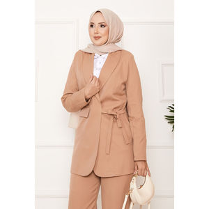 Conjunto de Traje con Chaqueta de Amarre Lateral para Mujer con Detalle de Visón - Product Image 2