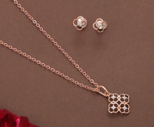 Colgante de oro de lujo de 14 quilates con diseño sofisticado Acabado radiante y prestigiosas soluciones de venta al por menor y regalo al por mayor - Product Image 1