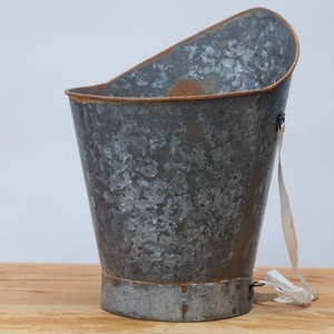 Fancy Galvanized Oval Shape Eco-Friendly Classic <b>Vintage</b> Style Flower Planter Customizable Design for Garden Outdoor Decor <b>Pots</b> - Product Image 1