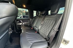 SUV Todoterreno de Lujo Extremo, Ancho, 2024-2025, Motor V8 de Alto Rendimiento, 4x4, Paquete de Estilo Personalizado Exclusivo, Automático, 7 Plazas - Product Image 6