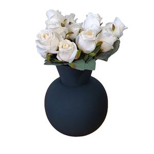 Vase à fleurs en fer à revêtement en poudre bleue maison salon et décoration extérieure Pots de fleurs Vase à fleurs de table fantaisie à vendre - Product Image 1