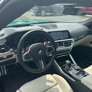 Occasion 2024, faible kilométrage, transmission automatique, sièges en cuir, sans accident et prêt à être expédié. - Product Image 3