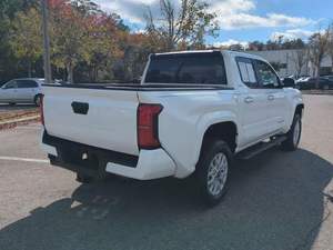 Tacoma SR5 2024 Usada, Transmisión Manual, Volante a la Izquierda, Color Oscuro, Tapicería de Tela Turbo, en Venta - Product Image 5