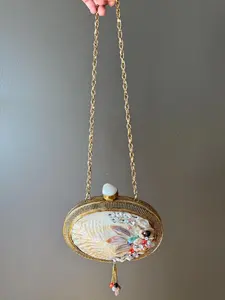 Pochettes de luxe faites à la main pour femmes pour mariage et soirée Caractéristiques Nacre-Disponible en vrac - Product Image 2