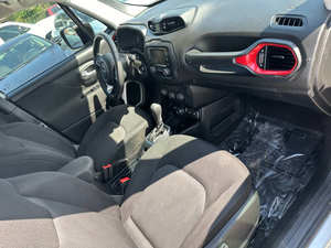 Auto Usado de Calidad a Precio Accesible, Jeep Renegade Sport 2019, Volante a la Izquierda - Product Image 4