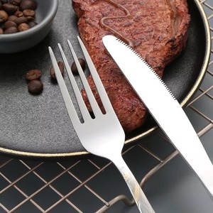 Juego de cubiertos con mango inclinado, cuchillo, tenedor, cuchara para comida occidental creativa, juego de cubiertos, regalo de inauguración de la casa - Product Image 3