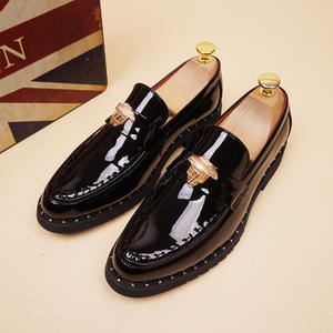 Zapatos de cuero brillante para hombre, estilo británico, para primavera y verano, mocasines casuales de cuero genuino con punta, para negocios y moda. - Product Image 1