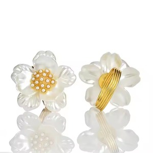 Good Quality <b>Resin</b> Flower With Metal <b>Ring</b> Plain Napkin <b>Ring</b> Metal Best Shape for Weddings Receptions Dinner Party Decoration - Product Image 4