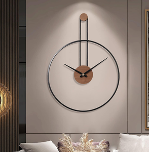 Horloge murale minimaliste noire et en bois avec un cadre ouvert simple et un design suspendu vertical. - Product Image 2