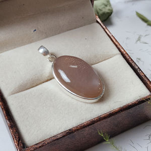 Colgante de Moda con Cabujón Ovalado de Piedra Lunar Chocolate |   Proveedor de Joyería de Piedras Preciosas Hechas a Mano al por Mayor - Product Image 6