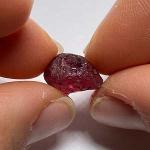 Pierre précieuse naturelle œil de chat grenat rouge, forme cœur, 8 mm, polie, haute qualité, pierre minérale - Product Image 4