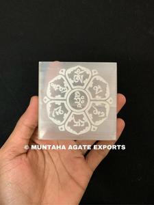 Selenita en Oferta, Piedra Preciosa de Ágata Tallada en Forma de Luna Creciente de 75-80 mm, Estilo Feng Shui para Decoración del Hogar, Placa de Selenita de la India - Product Image 3