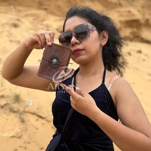 สมุดบันทึกการเดินทางแบบมีสายหนังแท้แบบดั้งเดิมพร้อมหินมีค่ากึ่งมีค่าสไตล์โบฮีเมียนแบบดั้งเดิม - Product Image 1