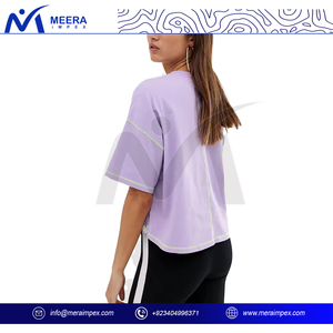 Haut court polyvalent à manches longues pour femmes avec tissu côtelé extensible et design moderne pour un look décontracté et nocturne - Product Image 3