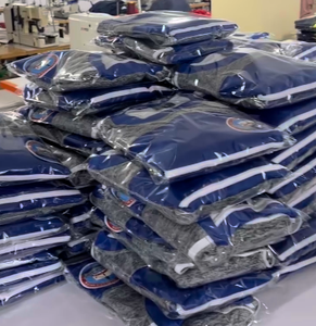 Fabricant de vêtements de sport uniforme vente en gros Bomber noir personnalisé veste deux tons Varsity Letterman à snap complet - Product Image 5