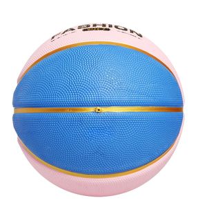 Ballon de basket-ball en caoutchouc cellulaire rembourré personnalisé pour cadeaux, promotions ou événements avec taille officielle et attrait à la mode - Product Image 3