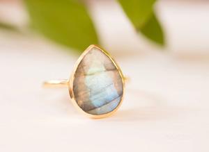 Bague en labradorite faite à la main, plaquée or 18 carats, bijoux fantaisie, pierre précieuse labradorite, bijoux pour femmes, bague de mariage, cadeau pour femmes - Product Image 5