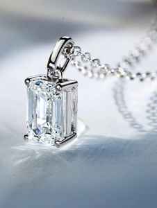 Pendentif en moissanite 3 carats, taille émeraude, argent sterling 925, pendentif solitaire, cadeau pour partenaire, fiançailles, mariage, cadeau étincelant - Product Image 2