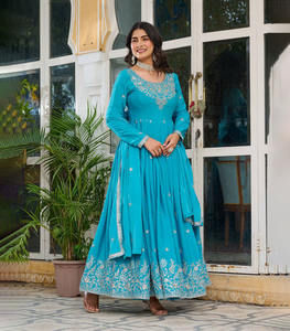 Traje Anarkali con Pantalón Pishwas y Dupatta, Diseño de Bordado con Lentejuelas en Georgette - Product Image 1