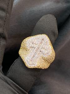 แหวนเพชรที่มีลวดลายตัดเป็นรูปกากบาทสำหรับงานแต่งงานแหวนทองสุดหรู - Product Image 6