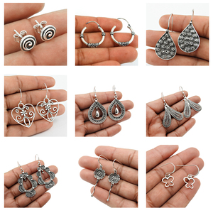 Pendientes colgantes étnicos con forma de flor de plata oxidada de 925 para mujer y niña, fabricante de joyería hecha a mano de excelente calidad - Product Image 5