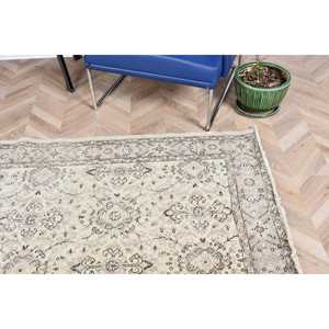 พรมวินเทจตุรกี ขนาด 5.4x8.7 ฟุต สีขาว ลายดอกไม้ขนาดใหญ่ ทำจากขนสัตว์ - Product Image 5