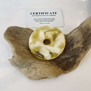 Colgante de Ámbar Báltico Amarillo y Blanco en Forma de Donut, Collar de Ámbar Natural Circular; Colgante Único de Ámbar Báltico en Forma de Donut - Product Image 4