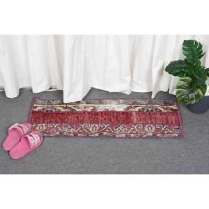 Tapis turc vintage en laine rouge et beige avec envers en latex - 1,1 x 2,8 pieds - Product Image 4