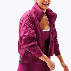 Chaquetas de bombardero de invierno para hombres y mujeres con opciones de marca personalizadas Aislamiento grueso Interior suave y aspecto elegante al aire libre - Product Image 3