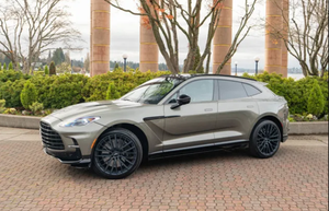 SD7VUJDW9TTV14043 รถยนต์อุตสาหกรรม OEM ระดับหรู SUV ขับเคลื่อนสี่ล้อ AWD เครื่องยนต์ 4.0 ลิตร ทวินเทอร์โบ V8 697 แรงม้า แรงบิด 900 นิวตันเมตร ความเร็วสูงสุด 310 กม./ชม. ไมล์น้อย รับประกัน 3 ปี - Product Image 2