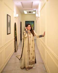 ชุดสูทปากีสถานแบบใหม่ชุดผ้าไหมหนืดปักลายและดีไซน์เนอร์ชุด dupatta ดั้งเดิมสำหรับสนามหญ้า - Product Image 1