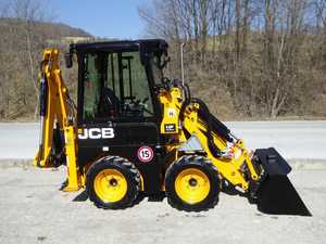 รถตักล้อยางขนาดเล็ก JCB 1CX ขับเคลื่อน 4 ล้อ พร้อมบุ้งกี๋ด้านหน้าและหัวขุดด้านหลัง สำหรับงานก่อสร้างและฟาร์ม - Product Image 4